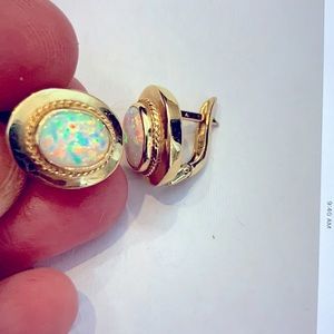Opal oval gold earrings